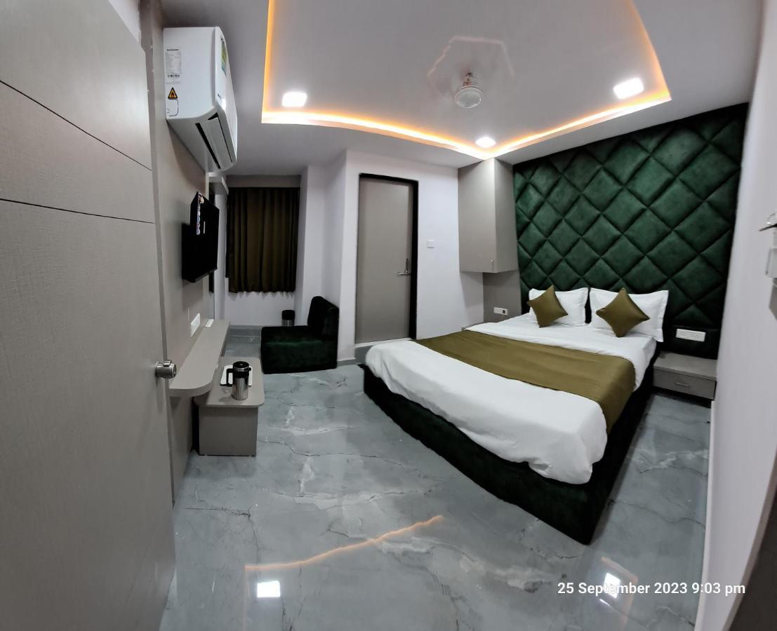 Hotel Kingdom กันตินาการ์ ภายนอก รูปภาพ